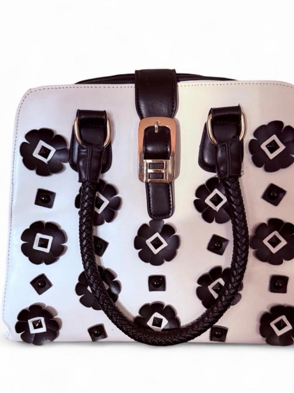 Vintage Y2K Retro Mod Revival Black & White Flower Handbag | Heart Zipper